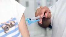 Ministério da Saúde emite nota técnica suspendendo temporariamente vacinação de jovens sem comorbidades