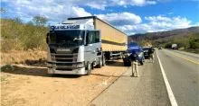 PRF prende homens envolvidos em saqueamento de carga de caminhão acidentado na BR-116, trecho de Manoel Vitorino