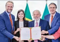 Presidente  Lula sanciona bolsa para estudantes de baixa renda