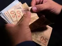 Novo salário mínimo 2024 começou a ser pago hoje, dia 1 de fevereiro. Valor subiu de R$ 1.320 para R$ 1.412